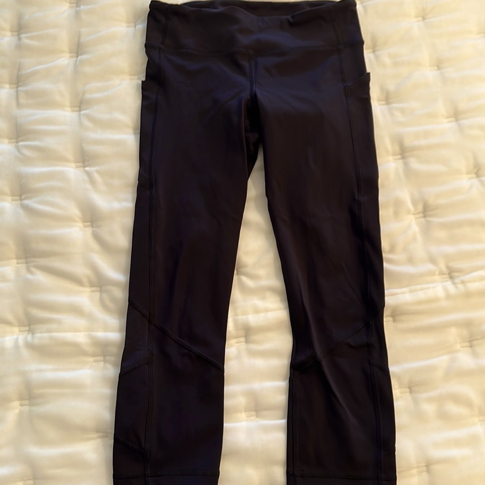 Lululemon Women’s Swift Speed Cropped Leggings. Black, size 6. Hardly worn.